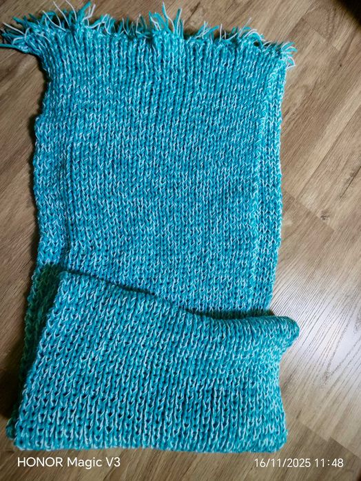 Ръчно изплетен пухкав зимен шал