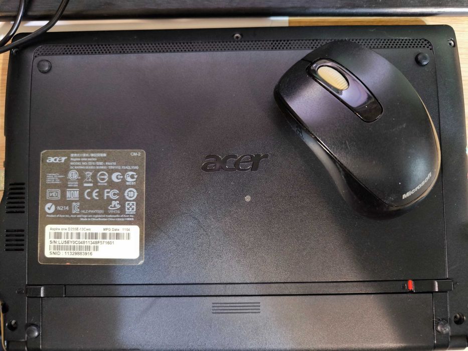 Продавам нетбук Acer Aspire One D255E
