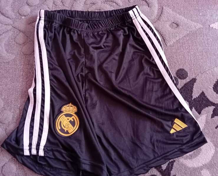 Оригинални къси панталони на Реал Мадрид