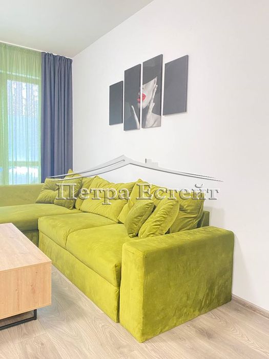 Дава се под наем Двустаен апартамент в к.к. Св.Св. Константин и Елена - 95 кв.м за 550 € - Снимка #1