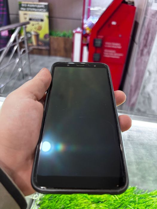 Продам Самсунг j8.