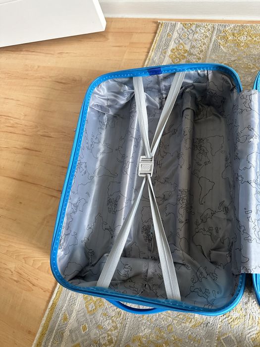 Продам детский чемодан