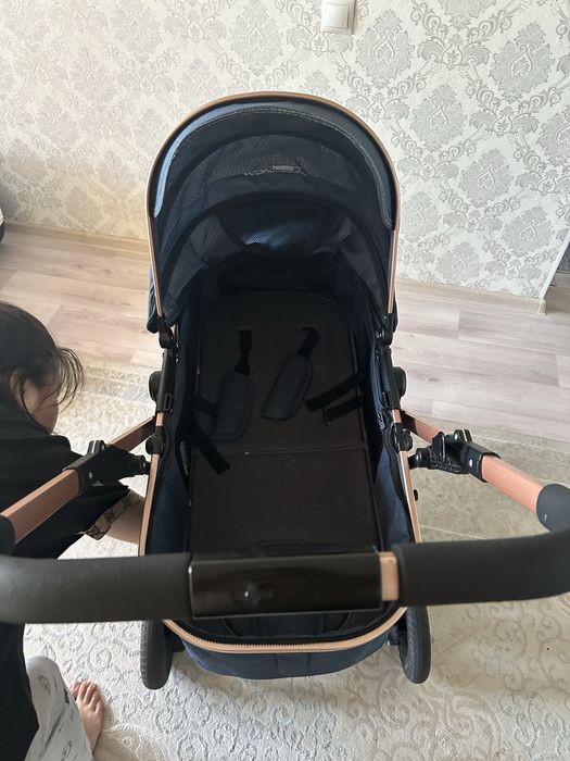 Срочно продам детскую коляску