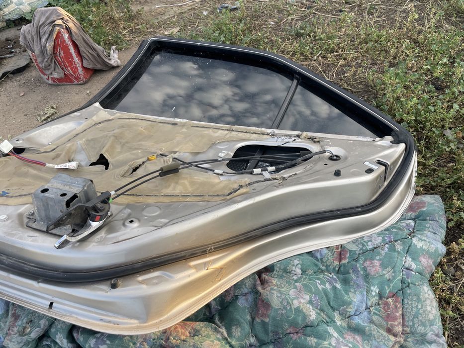 Зданяя правая дверь камри 40 европеец !