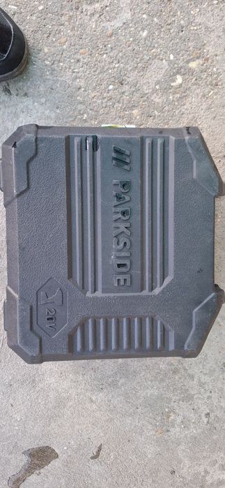 Vând cutie pentru impact de 12 volți in bună stare PARKSIDE