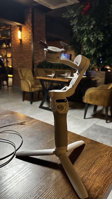 Продаю стабилизатор dji osmo se