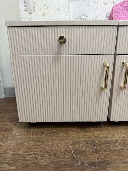 Продам тумбочку.