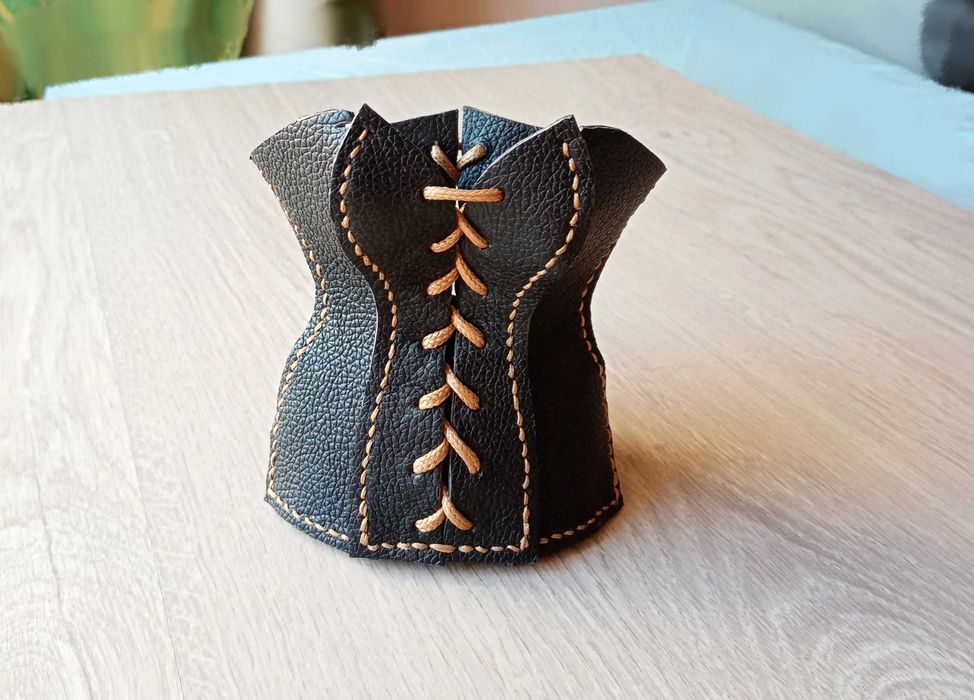 Черен кожен моливник ръчно изработен - за моливи четки инструменти