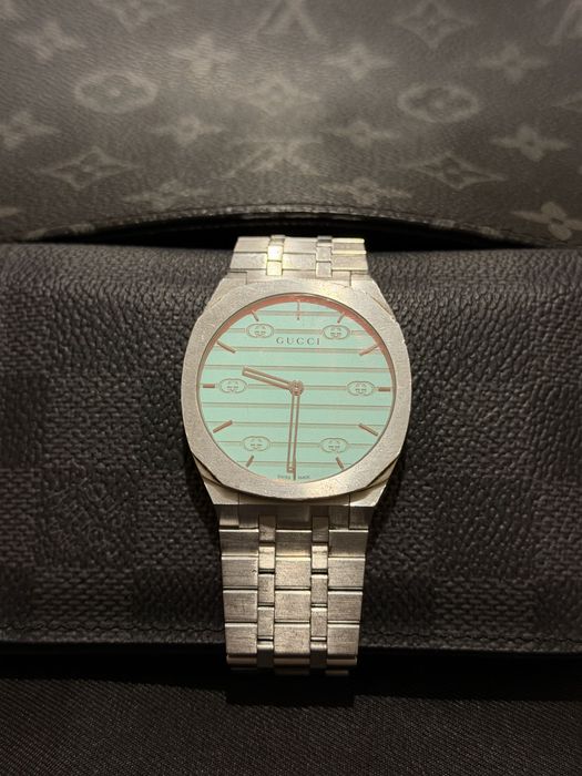 Vând ceas Gucci 25H