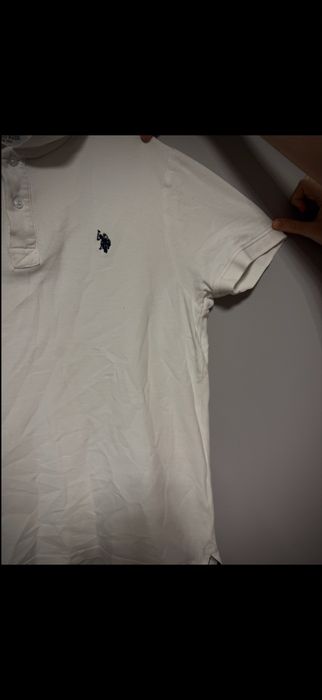 Tricou polo alb – curat, versatil, ideal zilnic