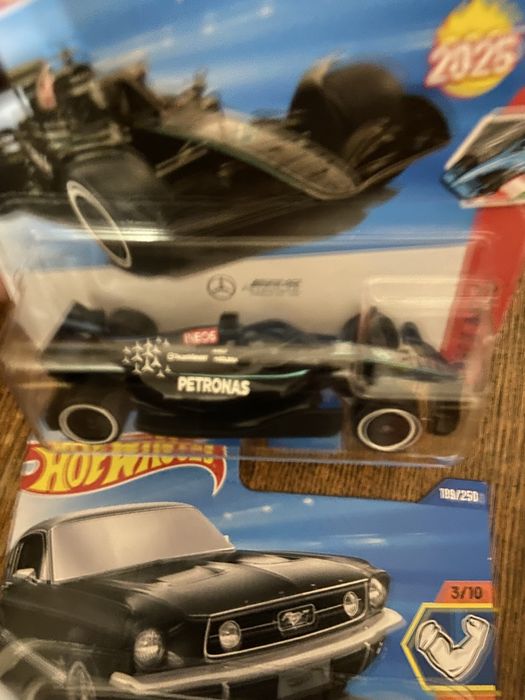 Hot wheels f1, mustang