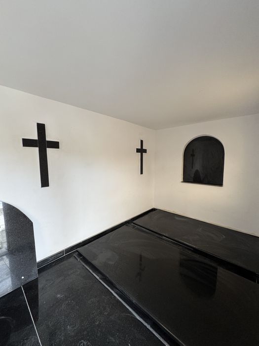 CAPELA  de VANZARE cu 8 locuri de veci  situata în Cimitirul Sf. Gheor