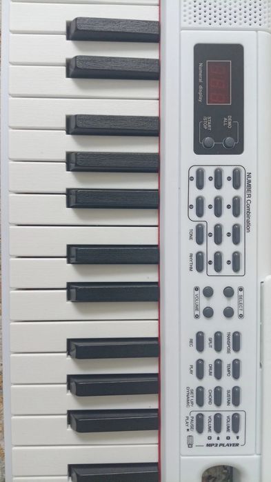 Продам синтезатор on music maestro