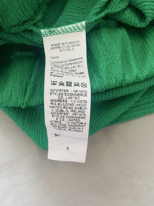 Pantaloni de vara, noi, fara eticheta