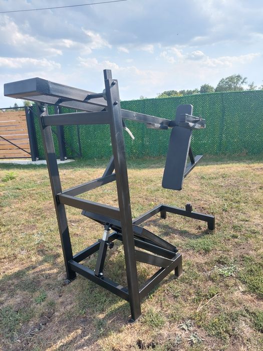 Фитнес уред за крака / pendulum squat  / хакен клек , лег преса