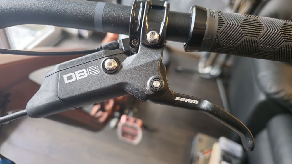 Спирачки SRAM DB8