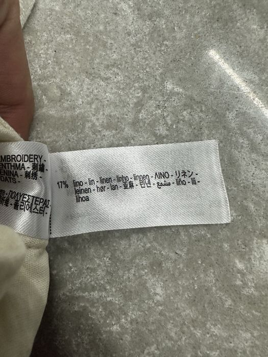 Pantaloni scurti din in cu broderie Zara