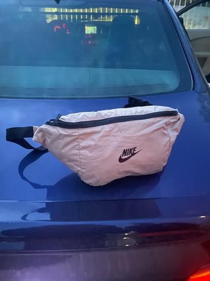 Продавам ветровка чисто нова