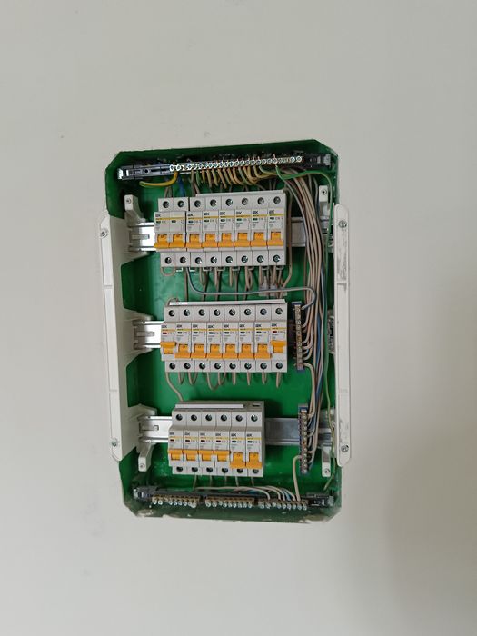 Продам 2х 4/9 в ЖК 8 КВАРТАЛ