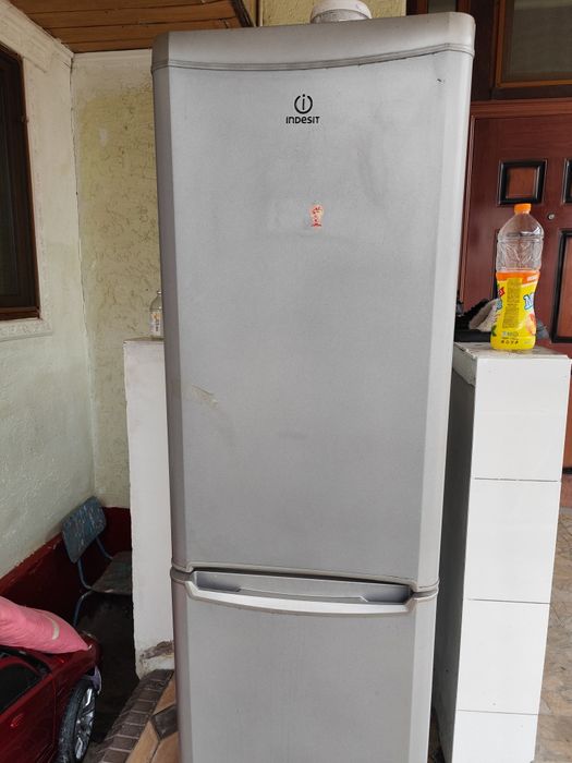 Продам холодильник