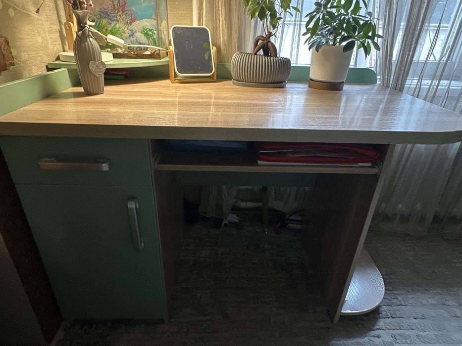 Письменный стол!