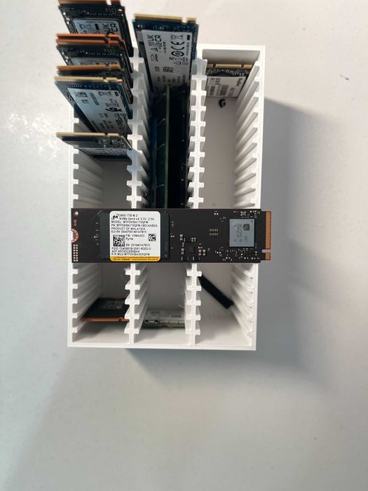 SSD Micron 2400 объемом 1 ТБ