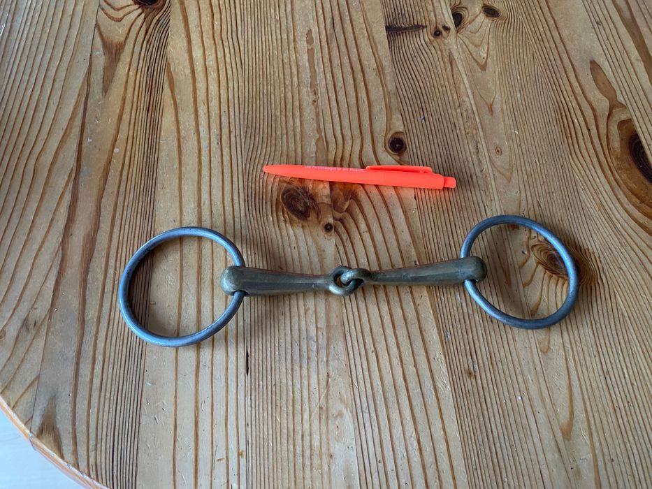 Стремена,уздечки для верховой езды