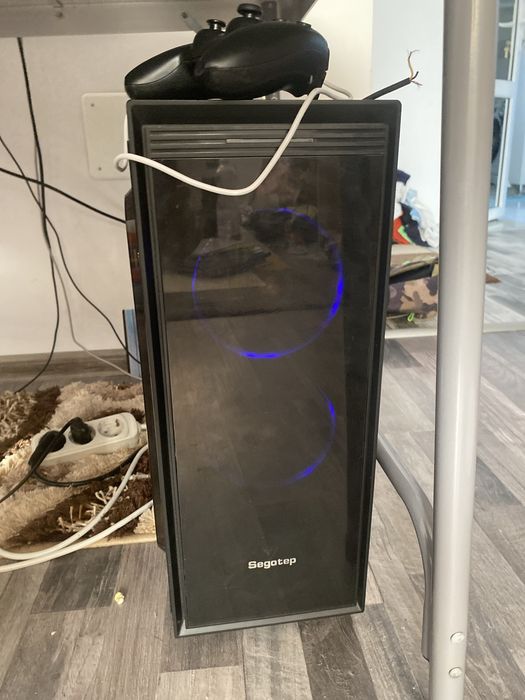 Vand pc gaming 900 lei cititi descriera nu trimit prin curier