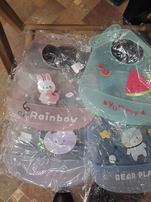 Слюнявчик для детей младшего возраста