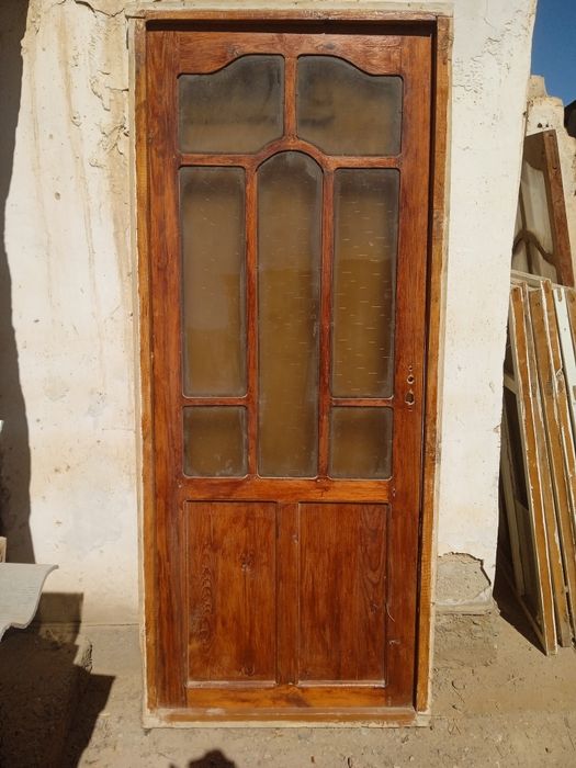 Продается дверь, Есик сатылады