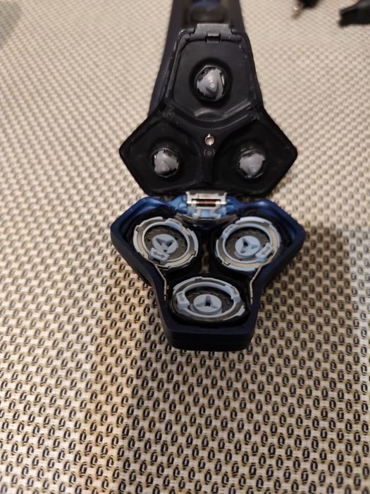 Електрическа самобръсначка Philips