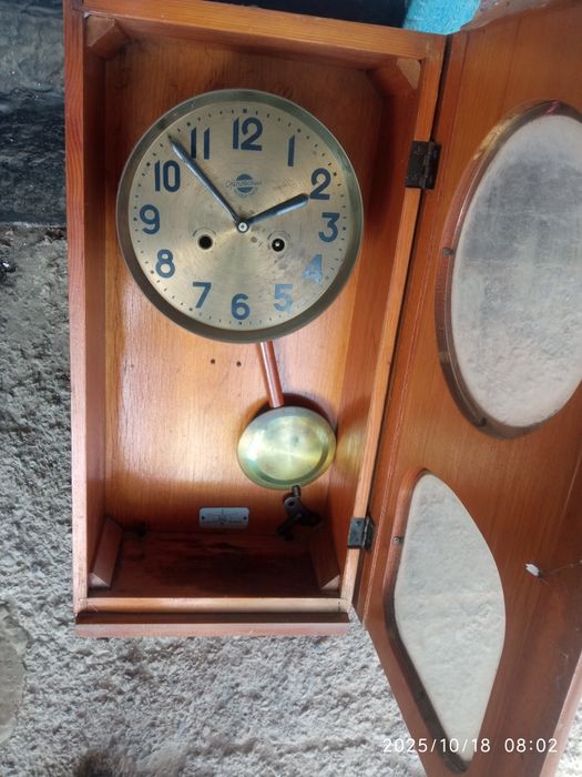 Продам часы настеные