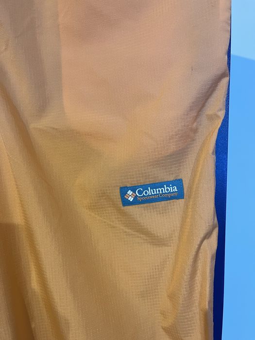 Долнище на COLUMBIA,ветро и водо устойчиво! Чисто ново,не е обувано! Размер 32  става и за по-голям номер!