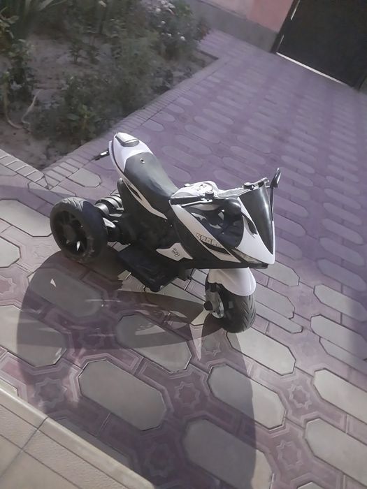 Мотоцикл новый.  Зарядкасы барлык заты бар