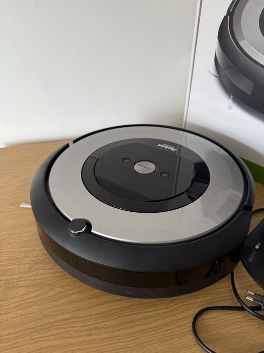 iRobot Roomba E5 (прахосмукачка робот)