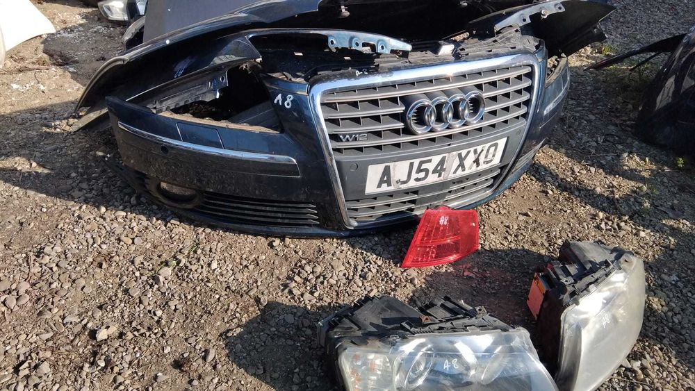 Bara fata Audi A8 an 2005