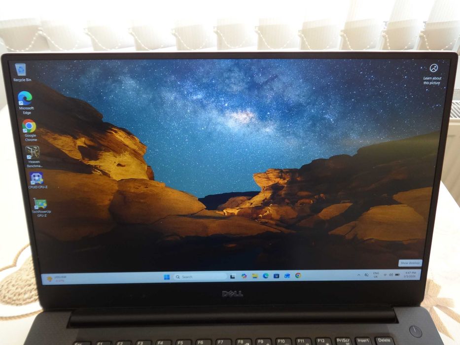 Лаптоп Dell XPS 15 9560 - 15.6"- i7-7700HQ 2.8GHz/16GB RAM/SSD 256GB