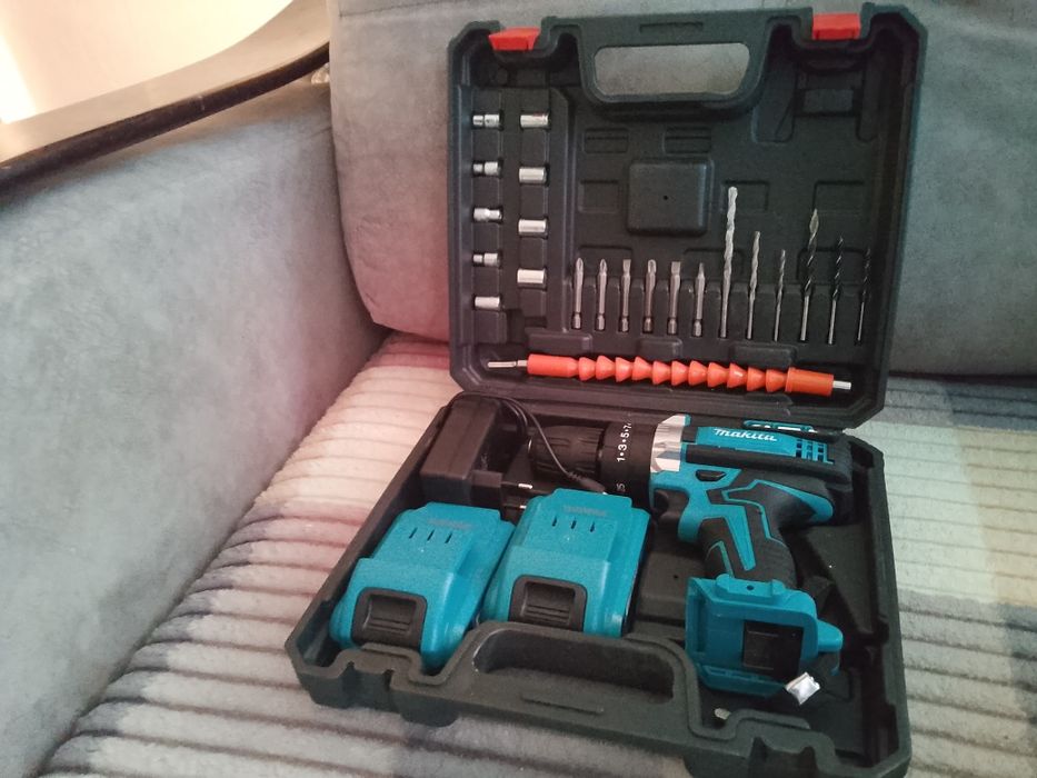 Шуруповерт Makita