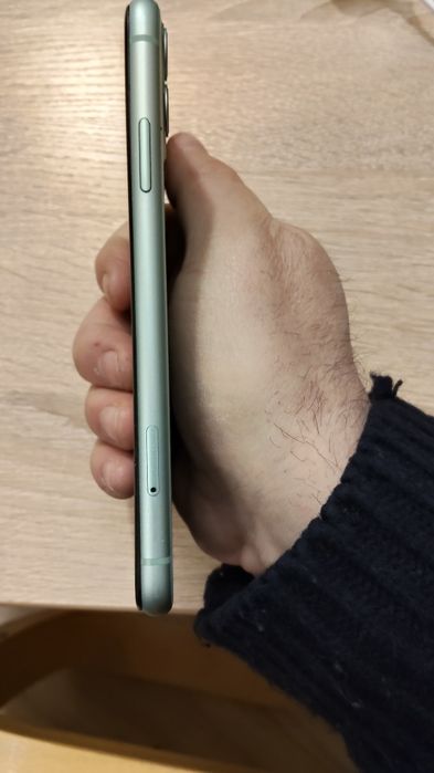 iPhone 11 verde deschis