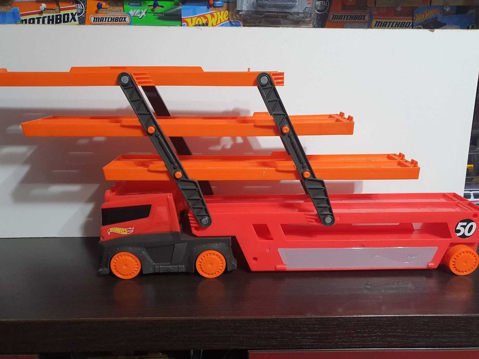Hot Wheels камион (Автовоз)