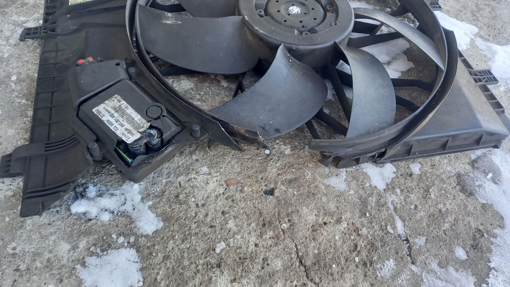 Продам Вентилятор радиатор на Мерседес w203