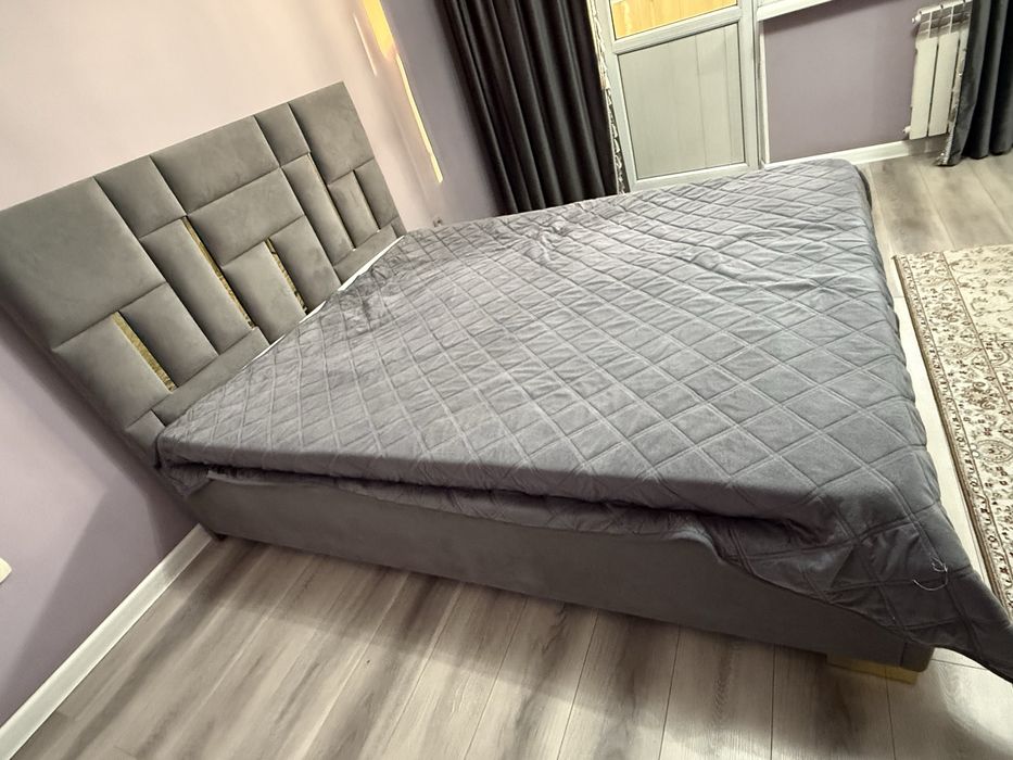 Продам кровать двухспальную.