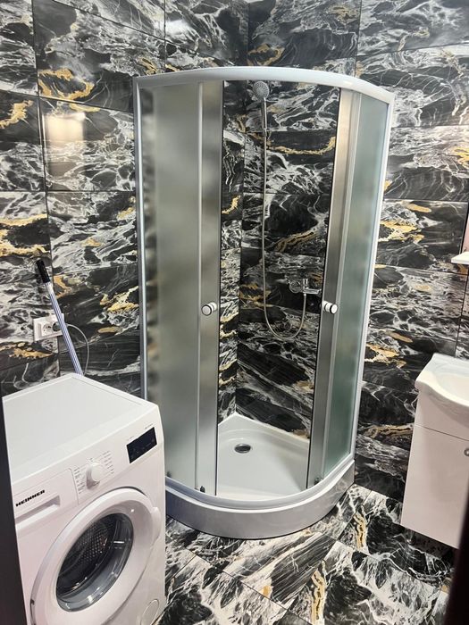 Inchiriez apartament mr 6 bloc nou