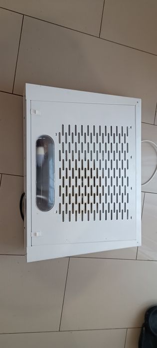 Hotă în stare foarte bună de funcționare