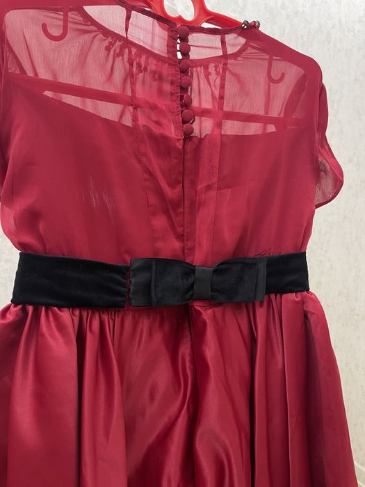 Красное вечерное платье