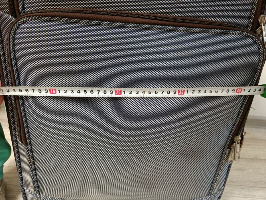 Продам чемодан туристический