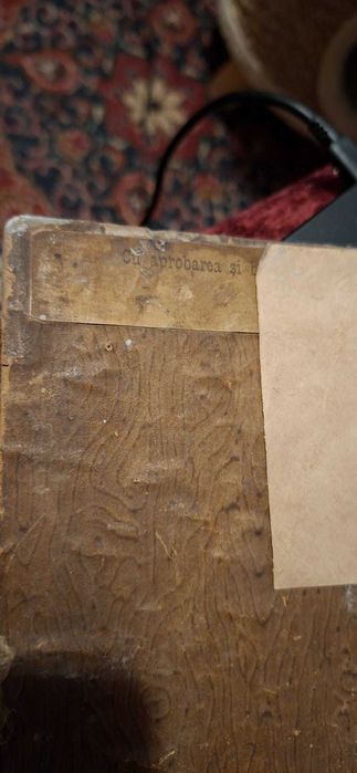 Icoană veche Sfinţii Arhangheli Mihail, Gavriil şi Rafail, cu medalion