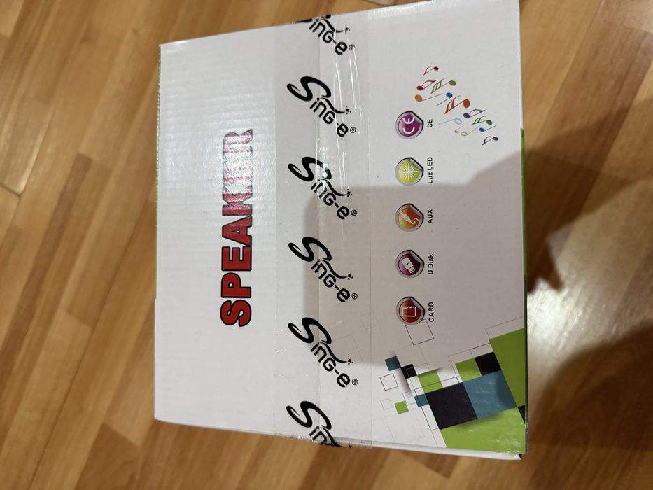 Колонка блютуз с микрофоном.