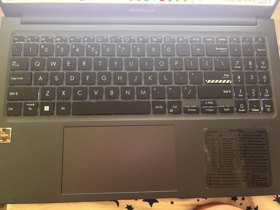 ASUS Vivobook 15 – Stare impecabilă, tastatură iluminată - Ryzen 5, 512GB