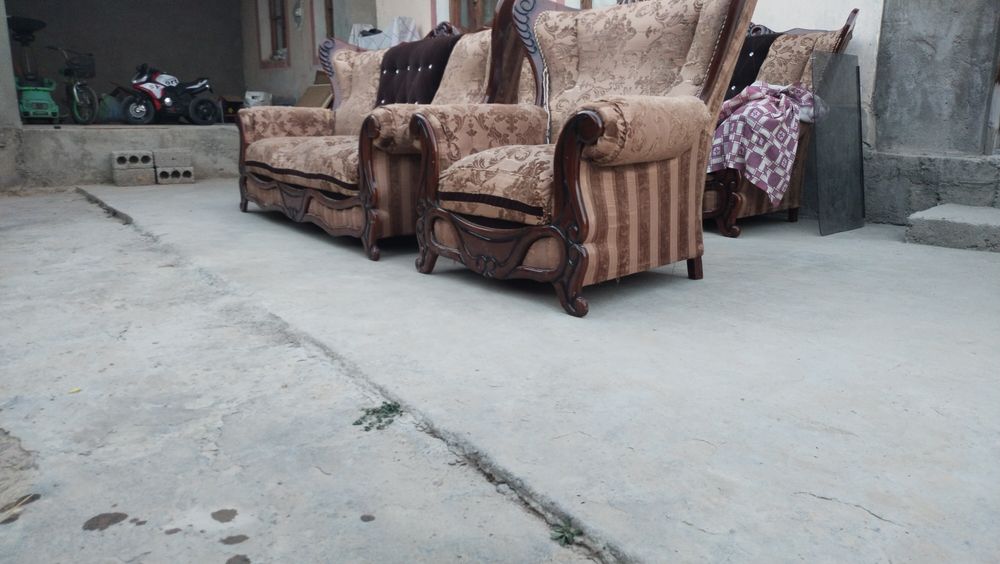 Uy uchun chiroyli va ko‘rkam mebel